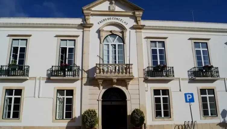 Executivo municipal de Coruche aprova or�amento com al�vio fiscal