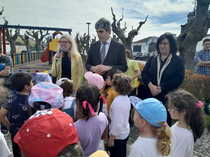 Parque infantil inaugurado em Vila Ch� de Ourique 