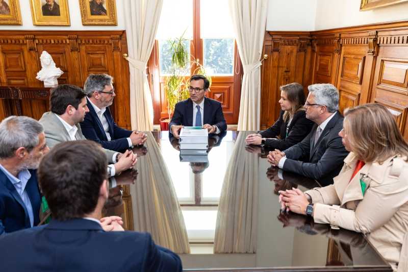 Autarcas recolhem quase 12 mil assinaturas em defesa da Urg�ncia...