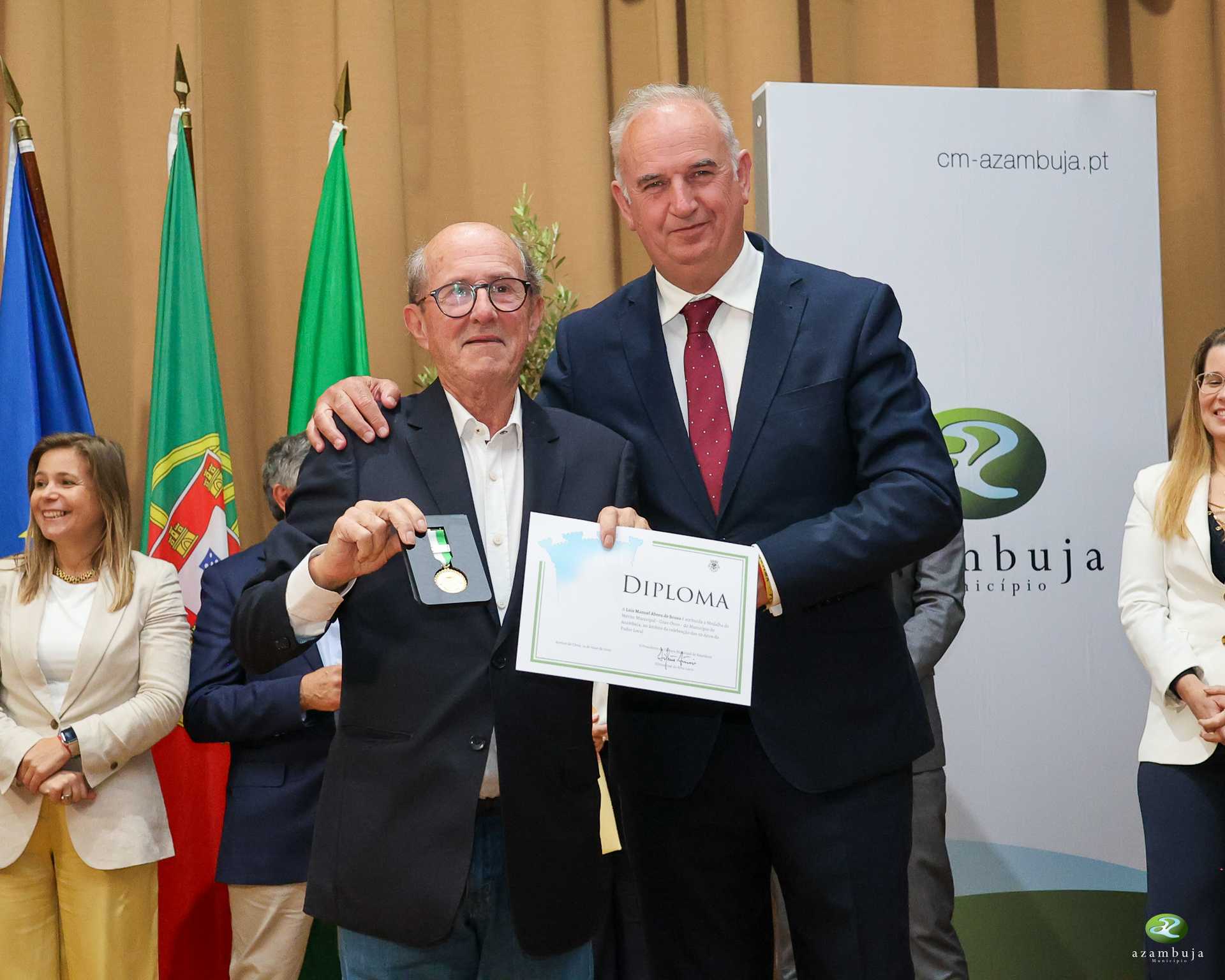 Azambuja comemorou o Dia do Munic�pio com entrega de medalhas