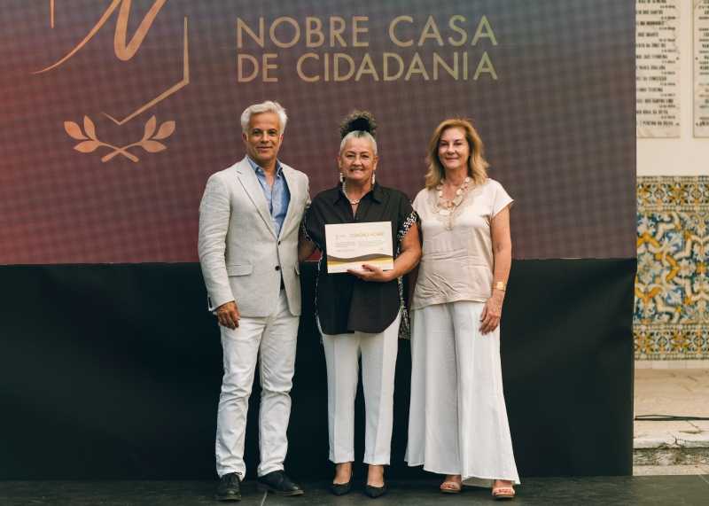 Ana Paula Neves recebe Pr�mio Nobre Cidadania