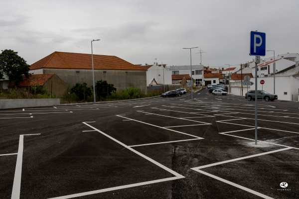Novo parque de estacionamento em Aveiras de Cima conclu�do